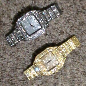 DISCOUTNED BUNDLE SILVER AND GOLD QUARTZ WATCH (TOP-QUALITY)